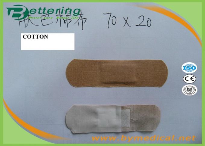La bande adhésive médicale, le bandage, les premiers soins, les bandes adhésives.